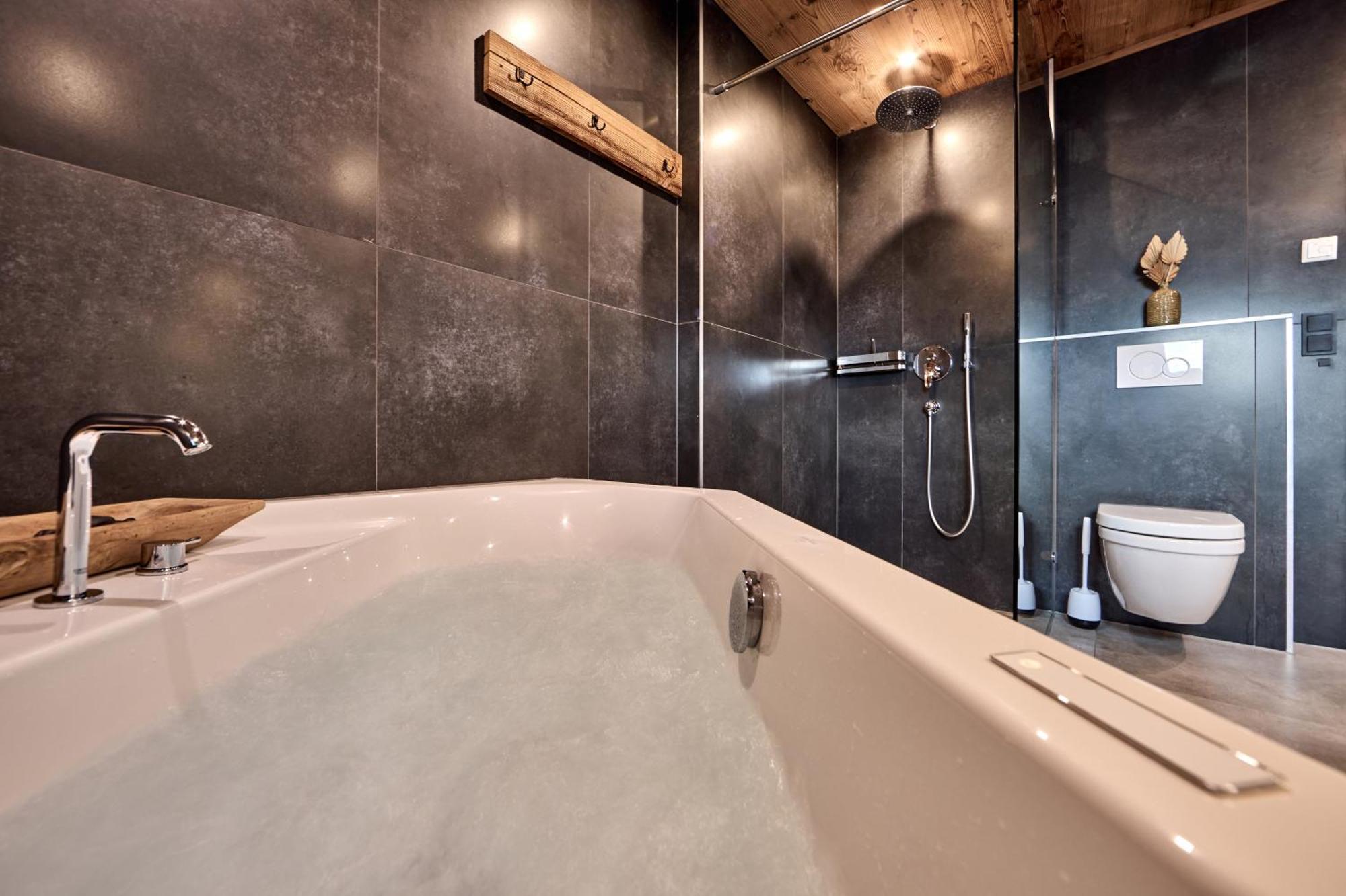 Apartment Wood&Stone Alpi การ์มิช-พาร์เทนเคียร์เชน ภายนอก รูปภาพ